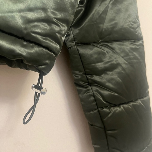 7 For All Mankind Cropped Puffer Jacket Womens size Small NWT - Picture 5 of 5